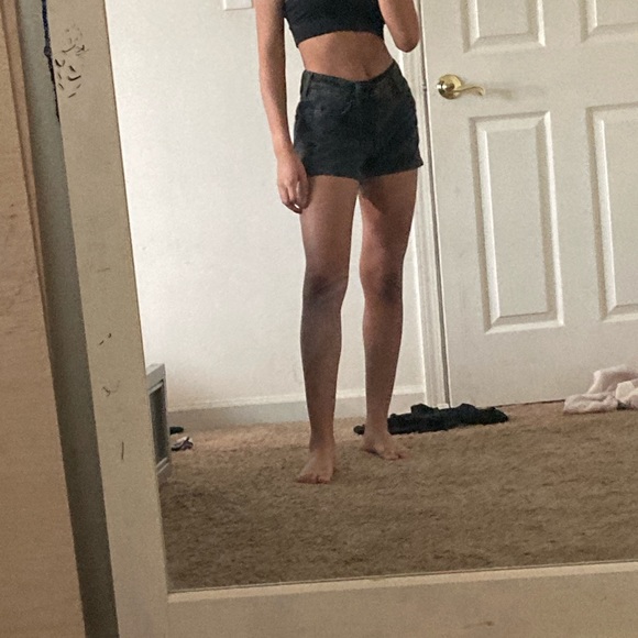 Women’s H&M black Jean shorts - Picture 4 of 5